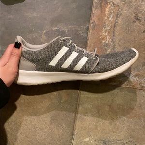 Hi! I am selling these Adidas sneakers!
